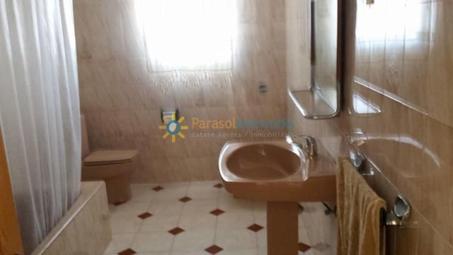 4 quarto Moradia para arrendar em Dénia com garagem - 1 000 € (Ref: 9908890)