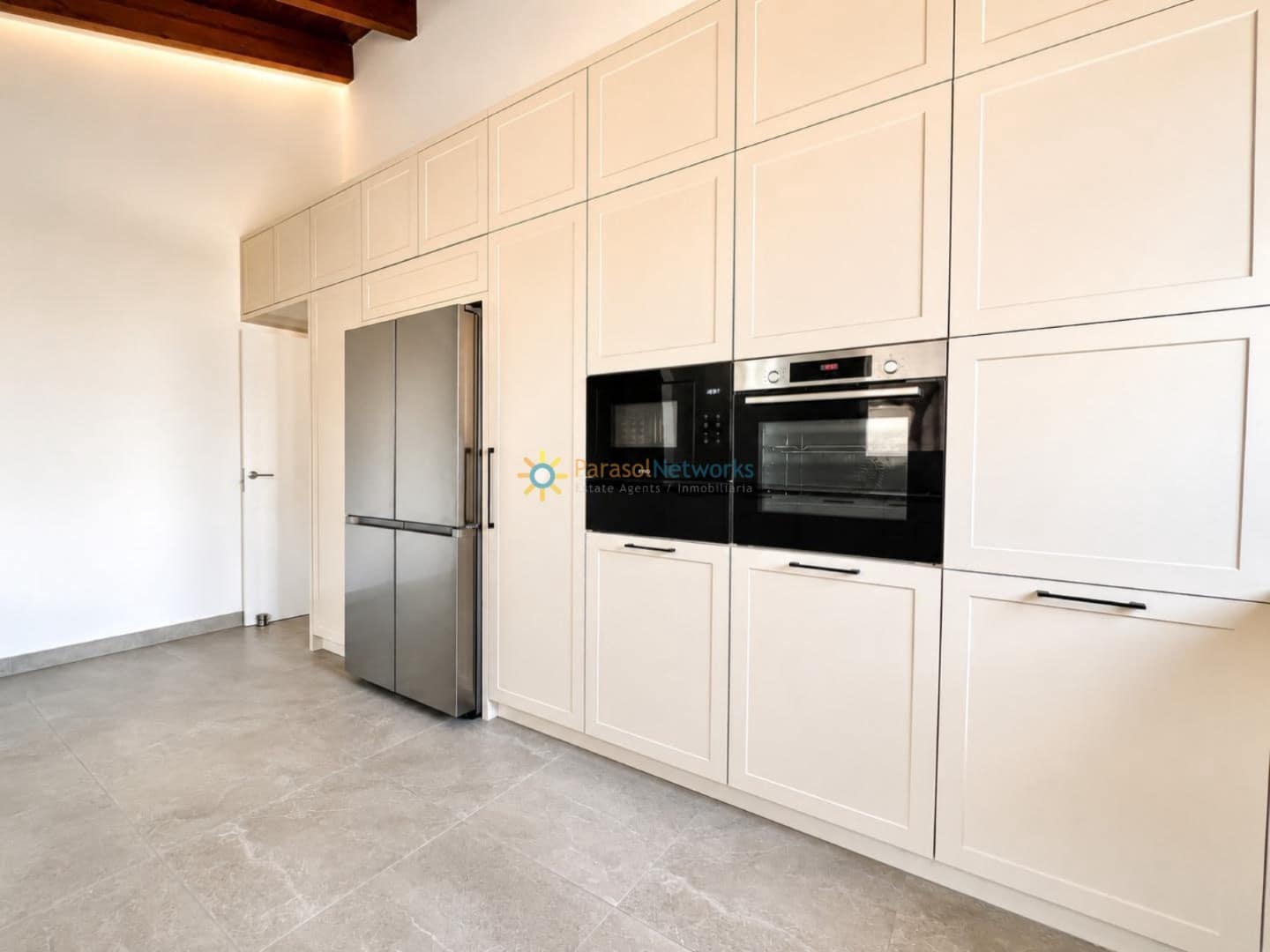 Chalet de 3 habitaciones en L'Enova en venta con piscina garaje - 285.000 € (Ref: 9911794)