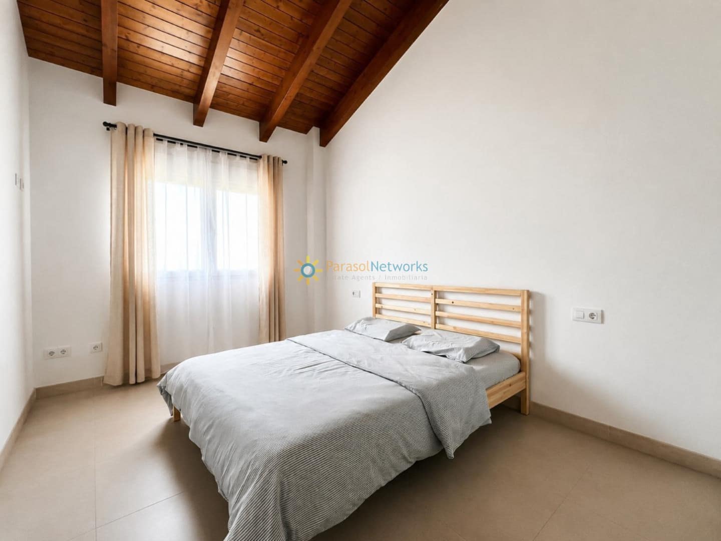 Chalet de 3 habitaciones en L'Enova en venta con piscina garaje - 285.000 € (Ref: 9911794)