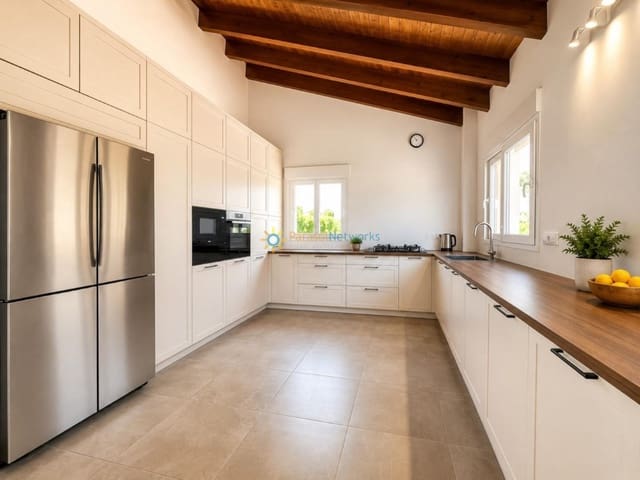 Chalet de 3 habitaciones en L'Enova en venta con piscina garaje - 285.000 € (Ref: 9911794)