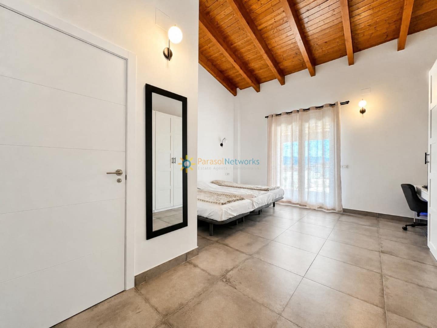 Chalet de 3 habitaciones en L'Enova en venta con piscina garaje - 285.000 € (Ref: 9911794)