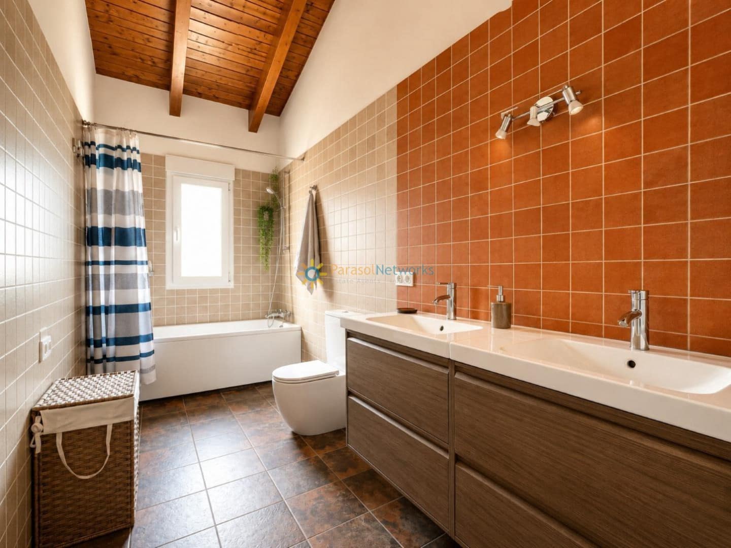Chalet de 3 habitaciones en L'Enova en venta con piscina garaje - 285.000 € (Ref: 9911794)