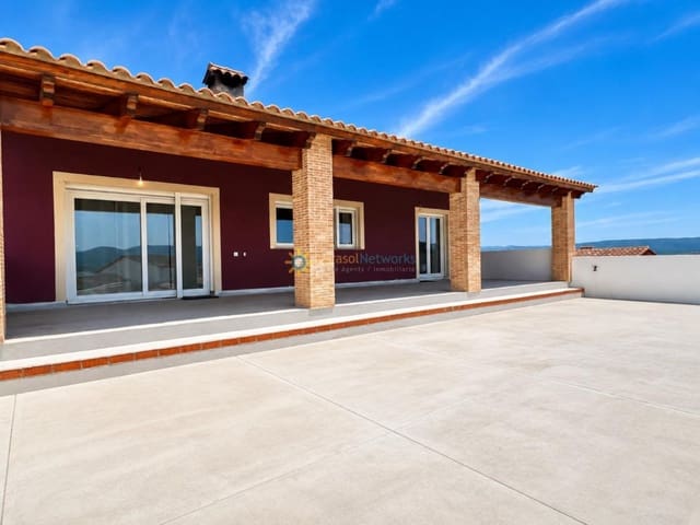 Chalet de 3 habitaciones en L'Enova en venta con piscina garaje - 285.000 € (Ref: 9911794)