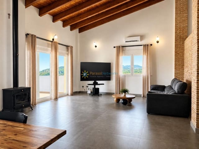 Chalet de 3 habitaciones en L'Enova en venta con piscina garaje - 285.000 € (Ref: 9911794)