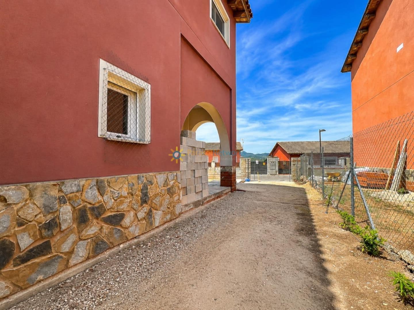 Chalet de 3 habitaciones en L'Enova en venta con piscina garaje - 285.000 € (Ref: 9911794)