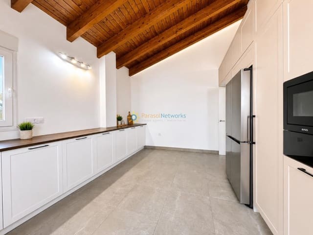 Chalet de 3 habitaciones en L'Enova en venta con piscina garaje - 285.000 € (Ref: 9911794)