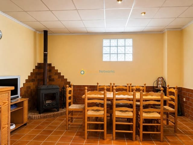 3 quarto Moradia para venda em Ontinyent com piscina garagem - 325 000 € (Ref: 9932148)