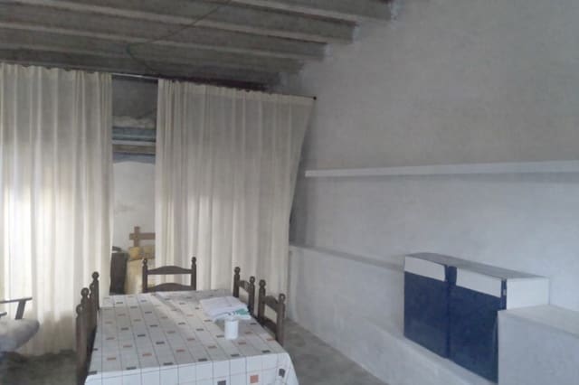 Finca/Herregård til salgs i L'Atzúvia med svømmebasseng - € 375 000 (Ref: 9944839)