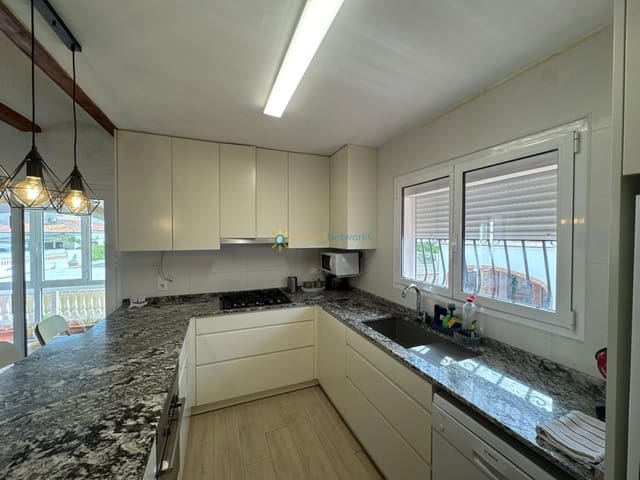4 bedroom Villa for rent in Oliva Playa, Oliva with garage - € 1,250 (Ref: 9978049)