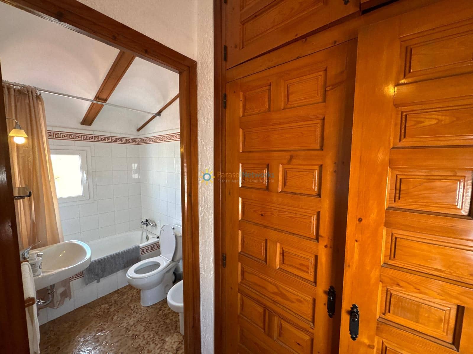 4 sypialnia Willa do wynajęcia w Oliva z garażem - 1 250 € (Ref: 9978049)