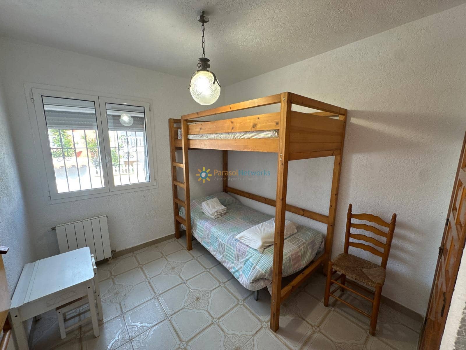 4 sypialnia Willa do wynajęcia w Oliva z garażem - 1 250 € (Ref: 9978049)