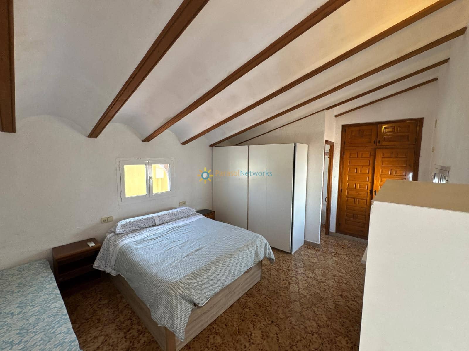 4 sypialnia Willa do wynajęcia w Oliva z garażem - 1 250 € (Ref: 9978049)