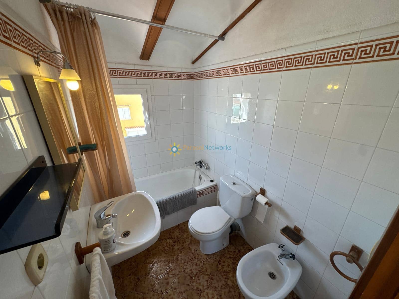 4 sypialnia Willa do wynajęcia w Oliva z garażem - 1 250 € (Ref: 9978049)
