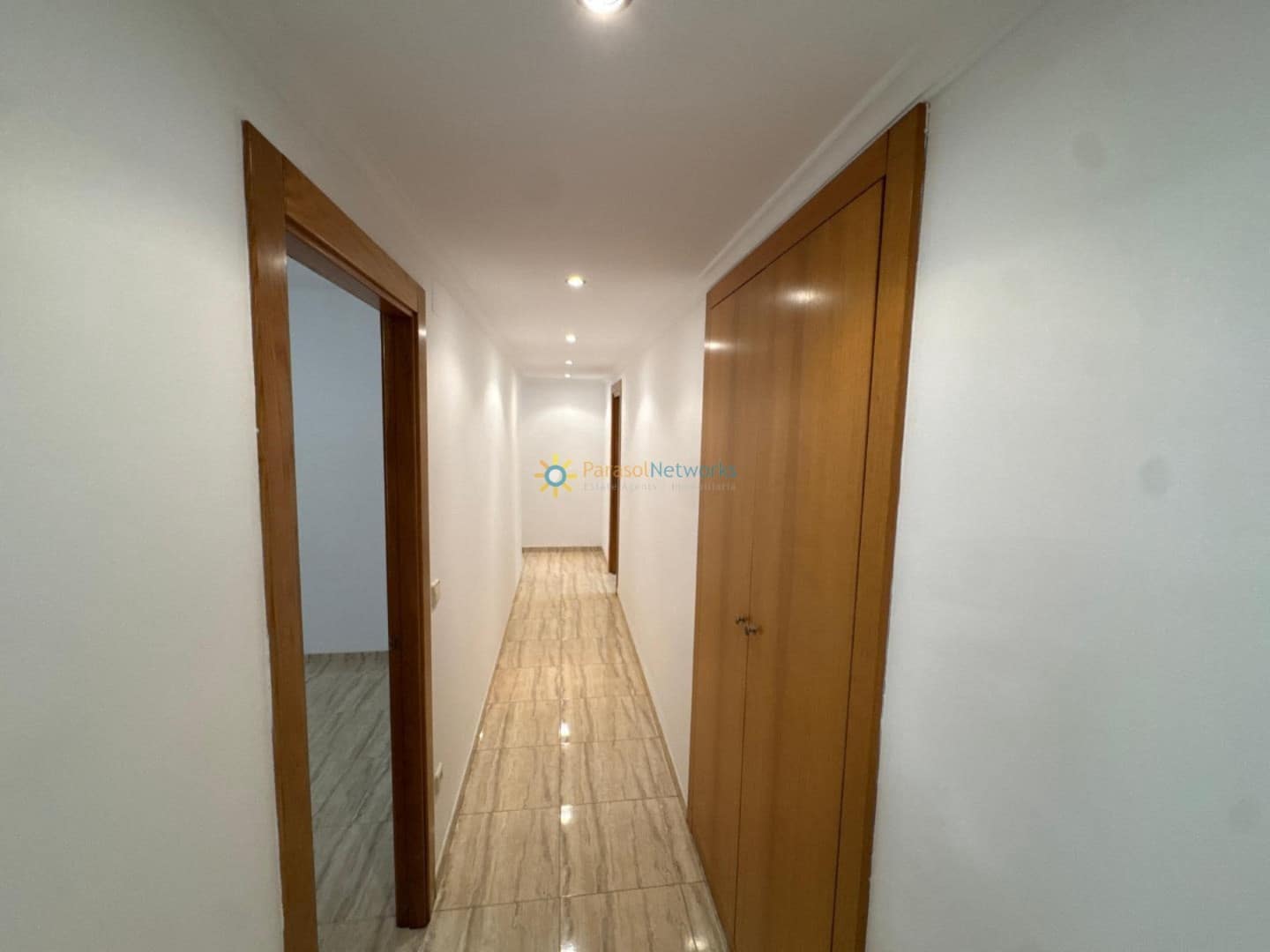 4 camera da letto Appartamento da affittare in Oliva - 800 € (Rif: 9978050)