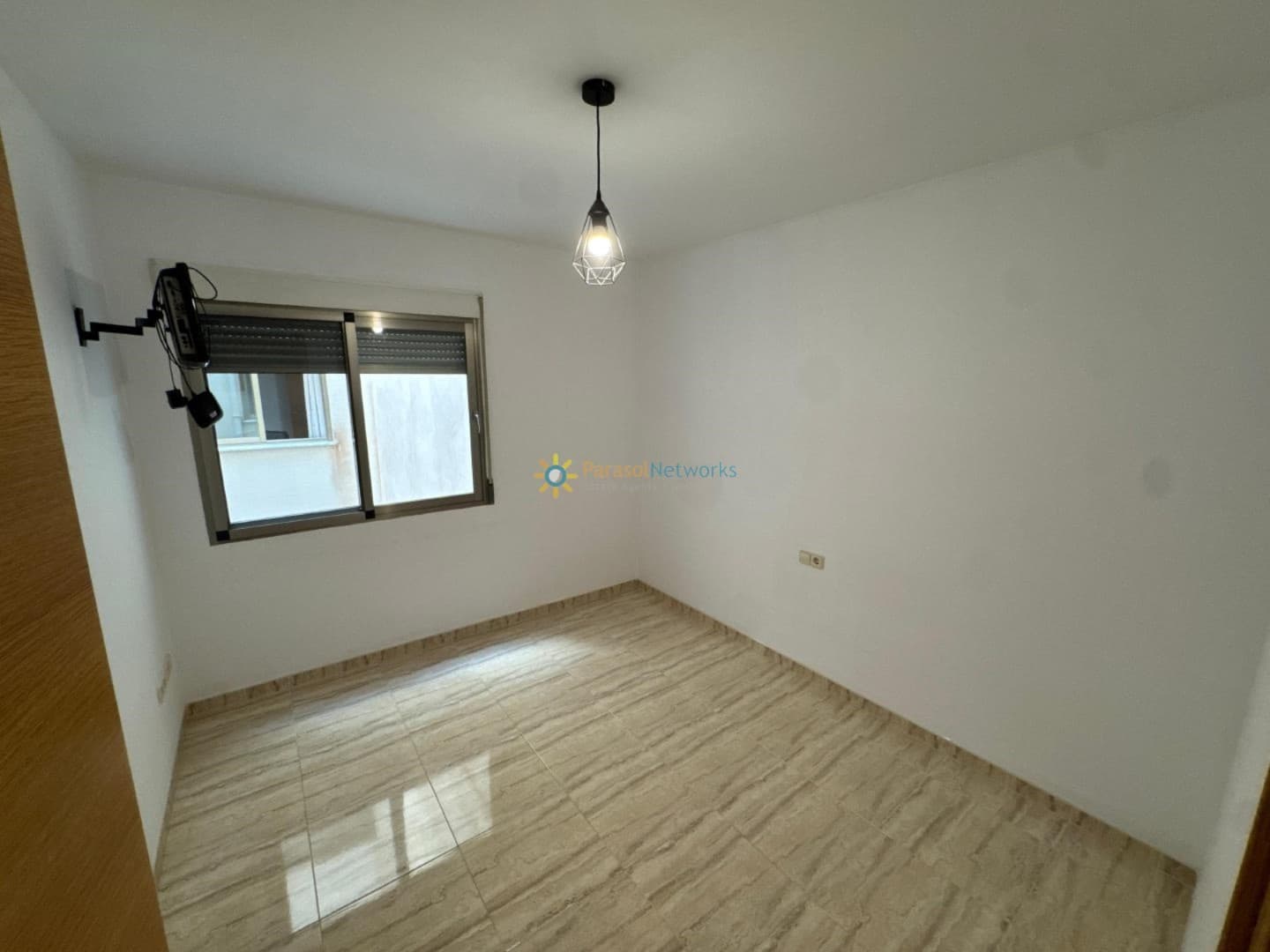 4 camera da letto Appartamento da affittare in Oliva - 800 € (Rif: 9978050)