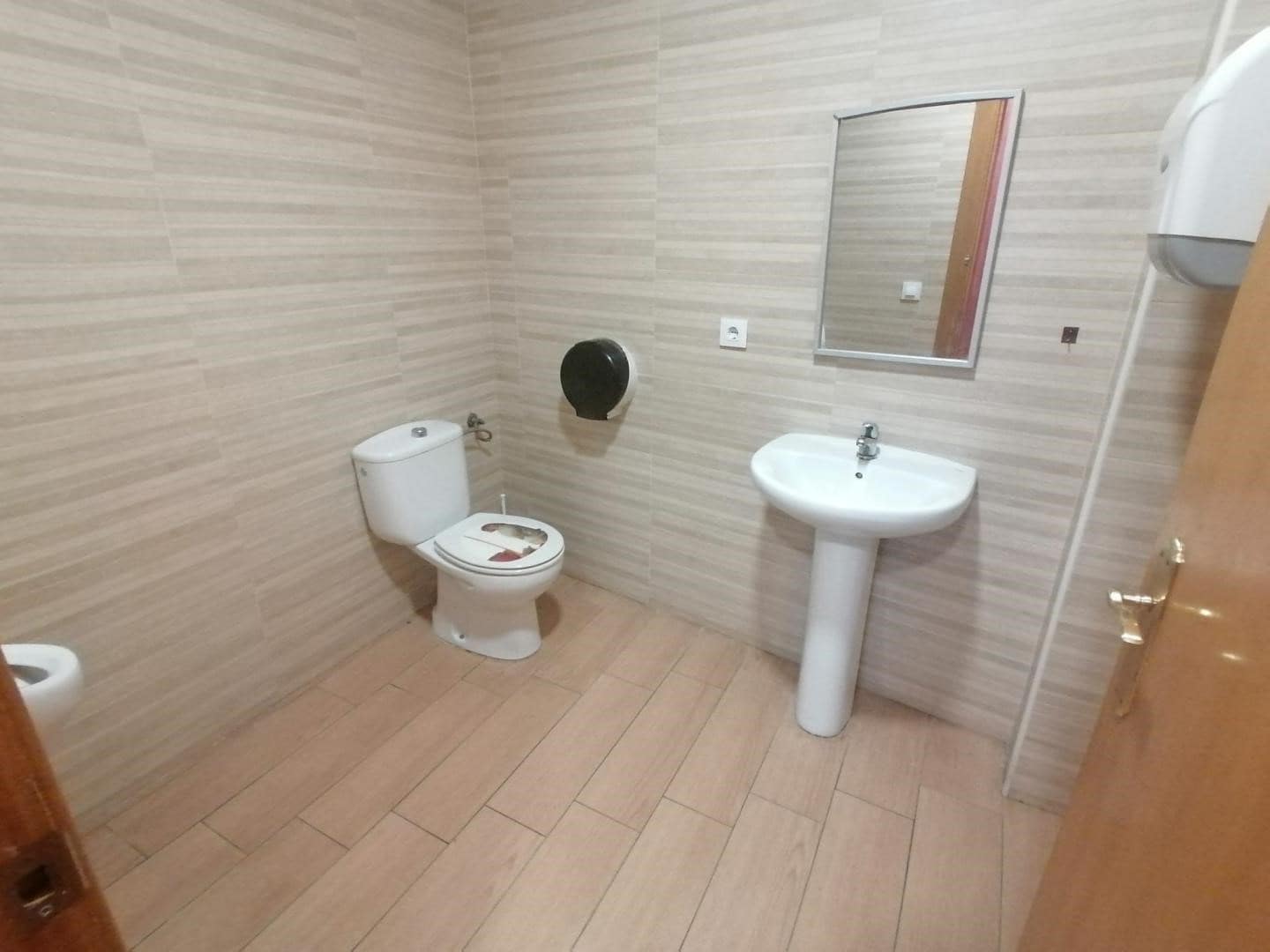 Yritys myytävänä paikassa Oliva - 80 000 € (Ref: 9986140)
