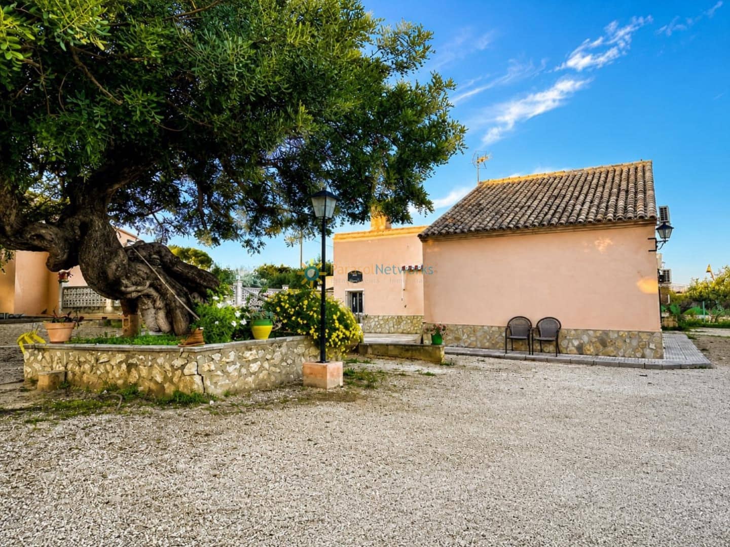 5 Zimmer Villa zu verkaufen in Ontinyent mit Pool Garage - 295.000 € (Ref: 9996015)