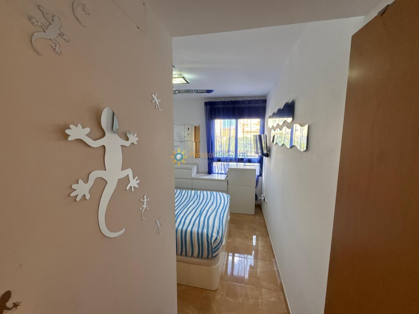 Appartement de 2 chambres à louer à Piles avec piscine - 650 € (Ref: 9996289)