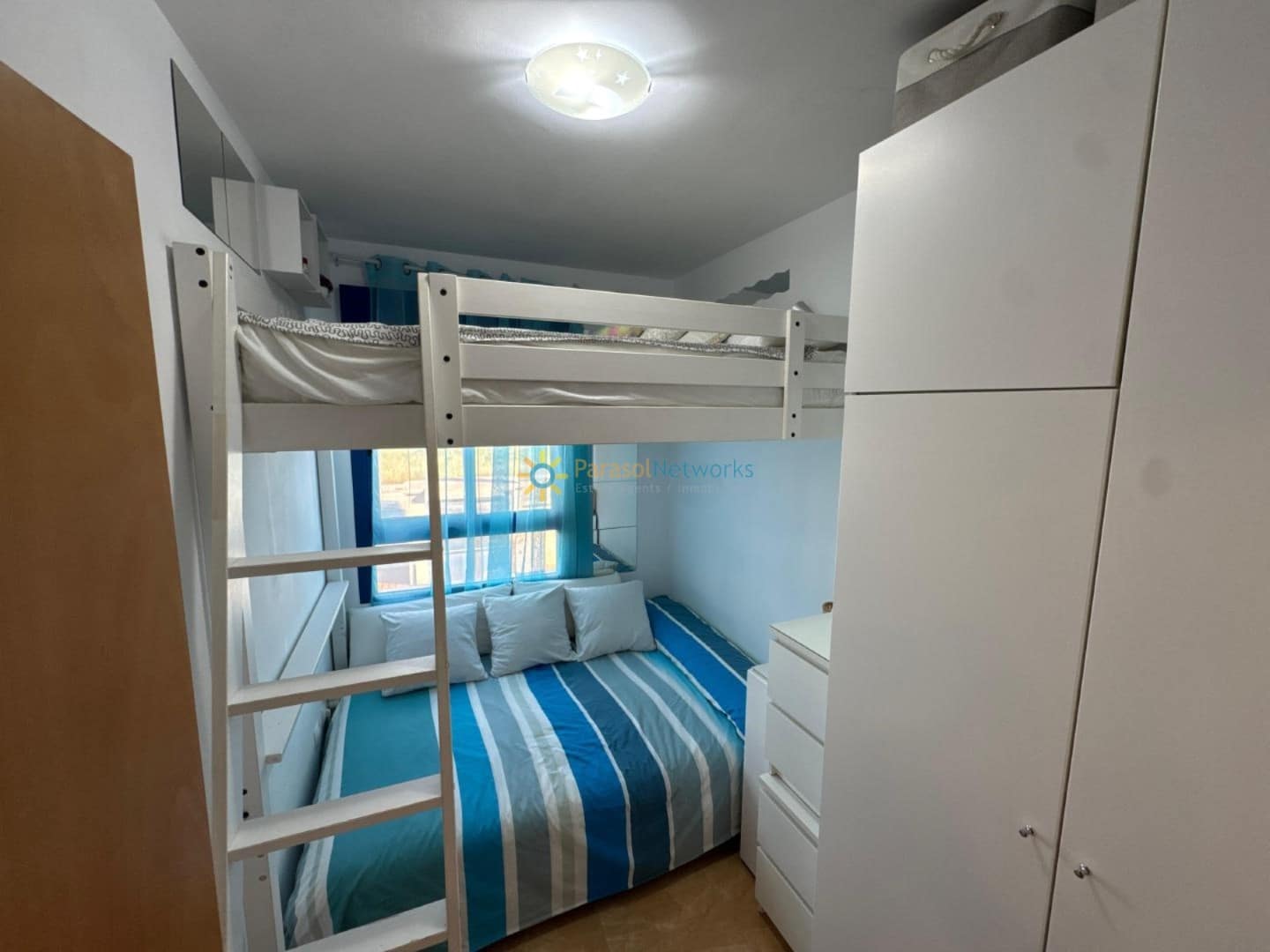 Appartement de 2 chambres à louer à Piles avec piscine - 650 € (Ref: 9996289)