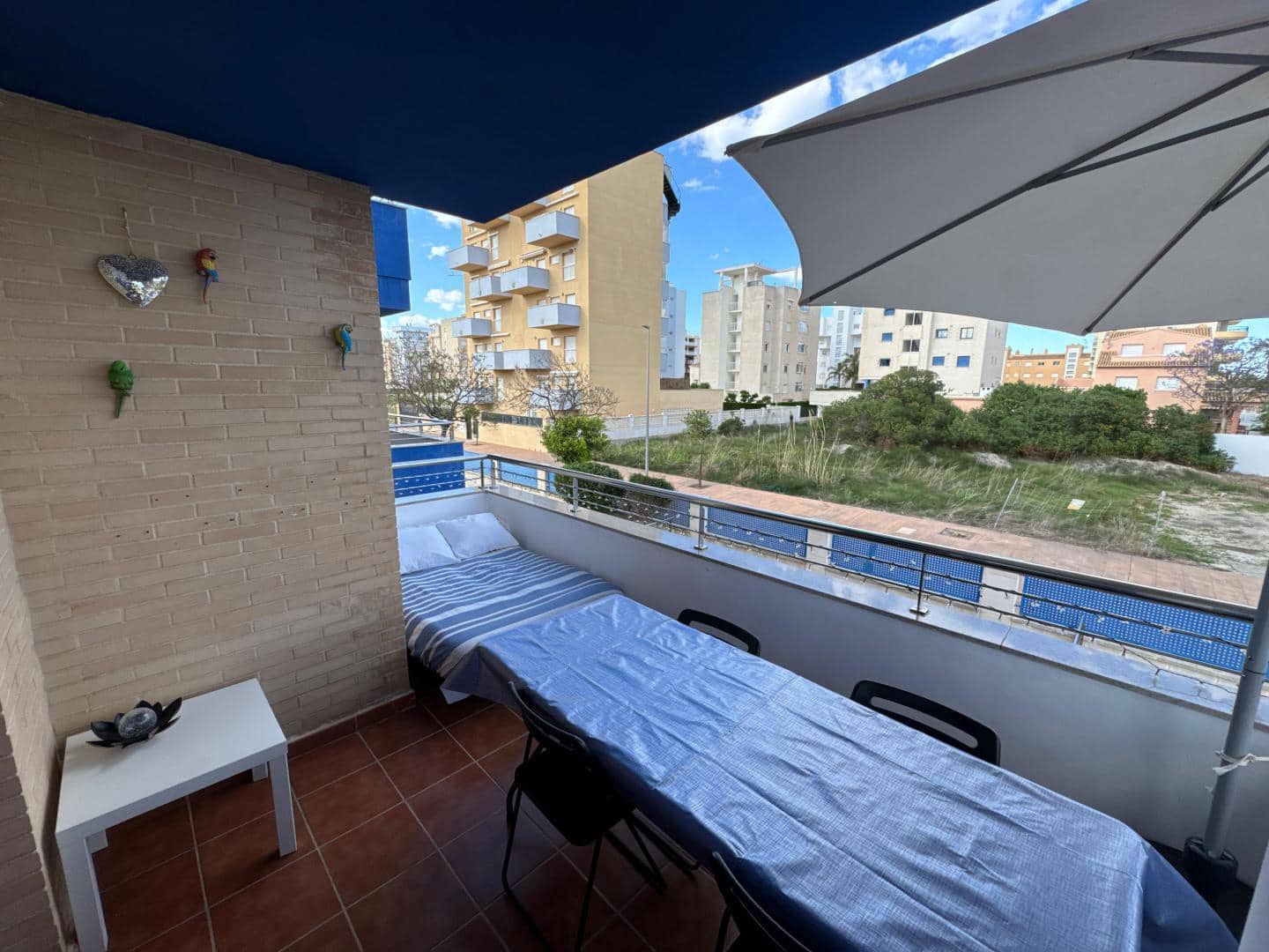 Appartement de 2 chambres à louer à Piles avec piscine - 650 € (Ref: 9996289)