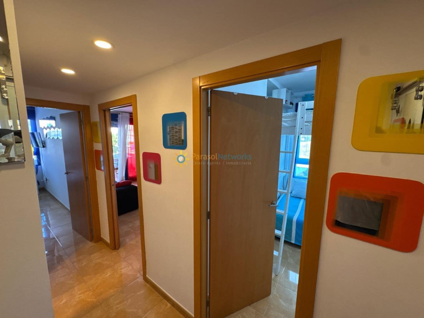 Appartement de 2 chambres à louer à Piles avec piscine - 650 € (Ref: 9996289)