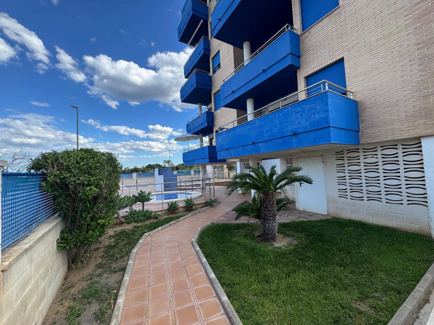 Appartement de 2 chambres à louer à Piles avec piscine - 650 € (Ref: 9996289)
