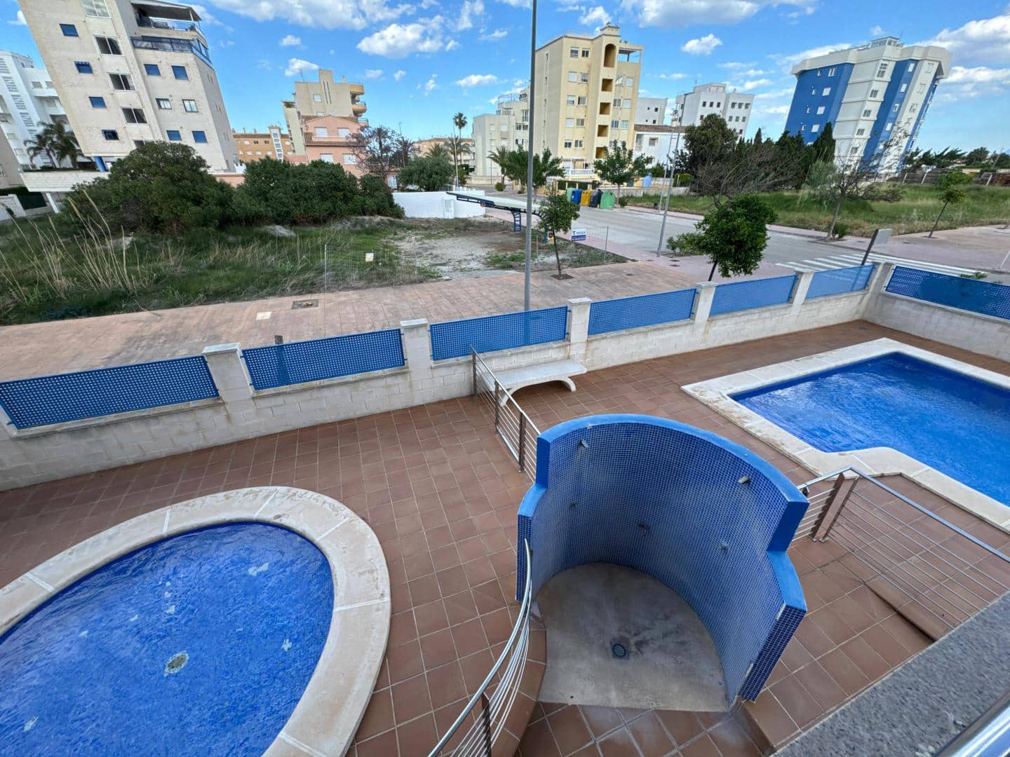 Appartement de 2 chambres à louer à Piles avec piscine - 650 € (Ref: 9996289)