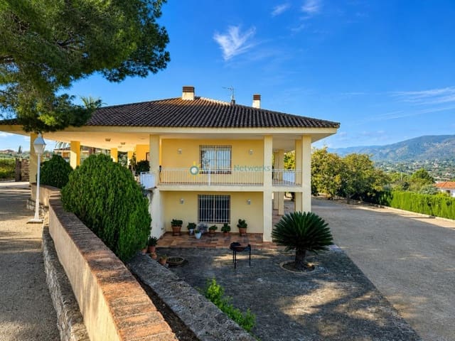 5 slaapkamer Villa te koop in Ontinyent met zwembad garage - € 470.000 (Ref: 9996350)