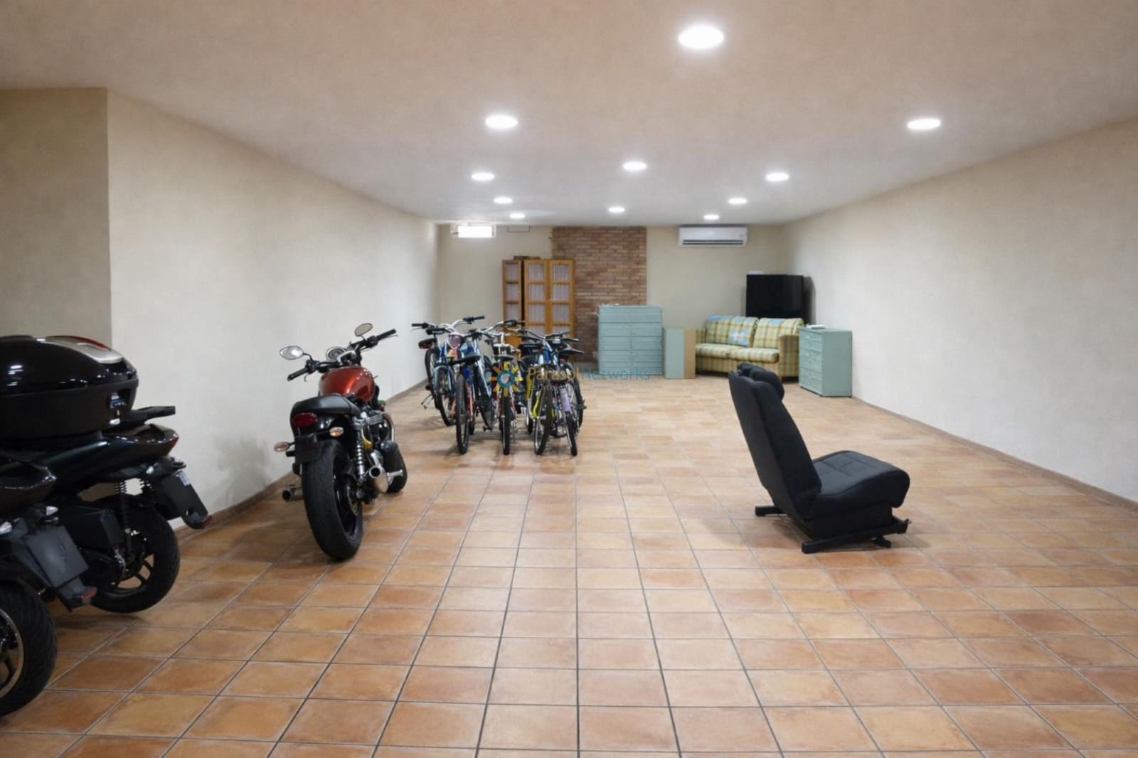 5 makuuhuone Huvila myytävänä paikassa Gandia mukana uima-altaan 
autotalli - 1 100 000 € (Ref: 9997777)