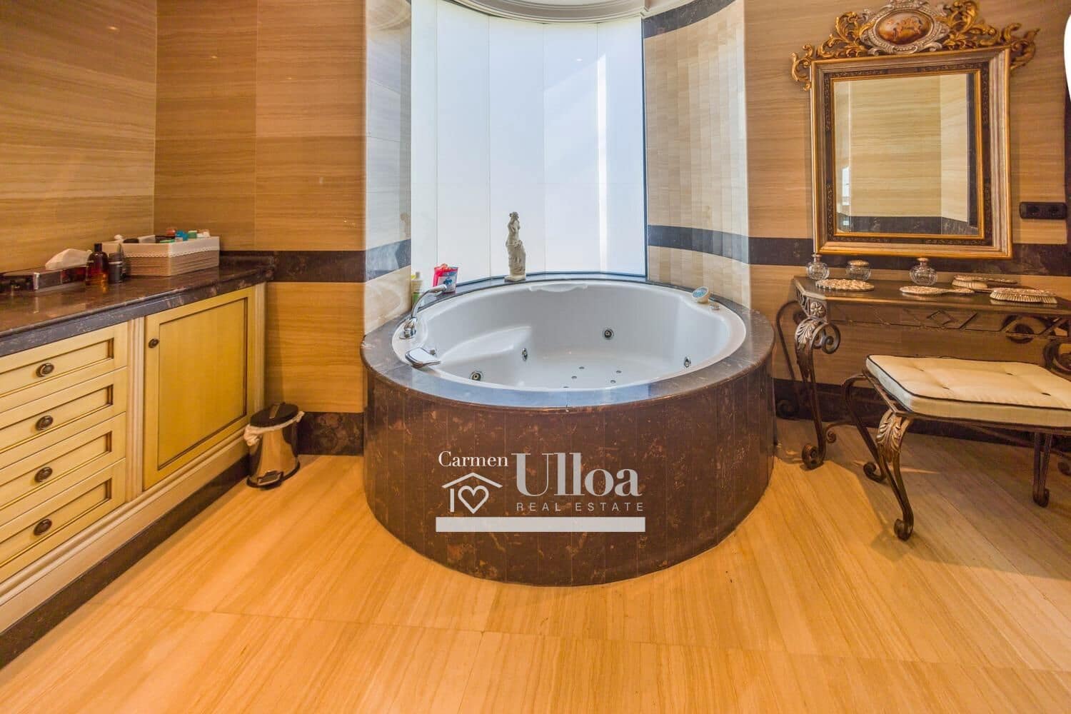 8 soverom Villa til salgs i Alicante by med svømmebasseng garasje - € 3 000 000 (Ref: 7726562)