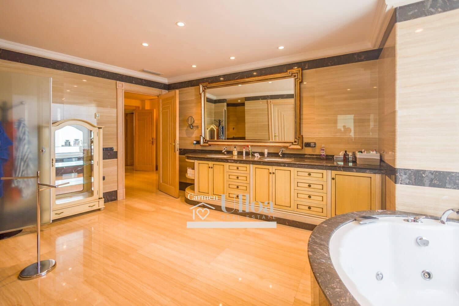 8 bedroom Villa for sale in Alicante / Alacant city with pool garage - € 3,000,000 (Ref: 7726562)