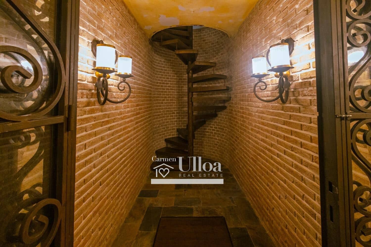 8 bedroom Villa for sale in Alicante / Alacant city with pool garage - € 3,000,000 (Ref: 7726562)