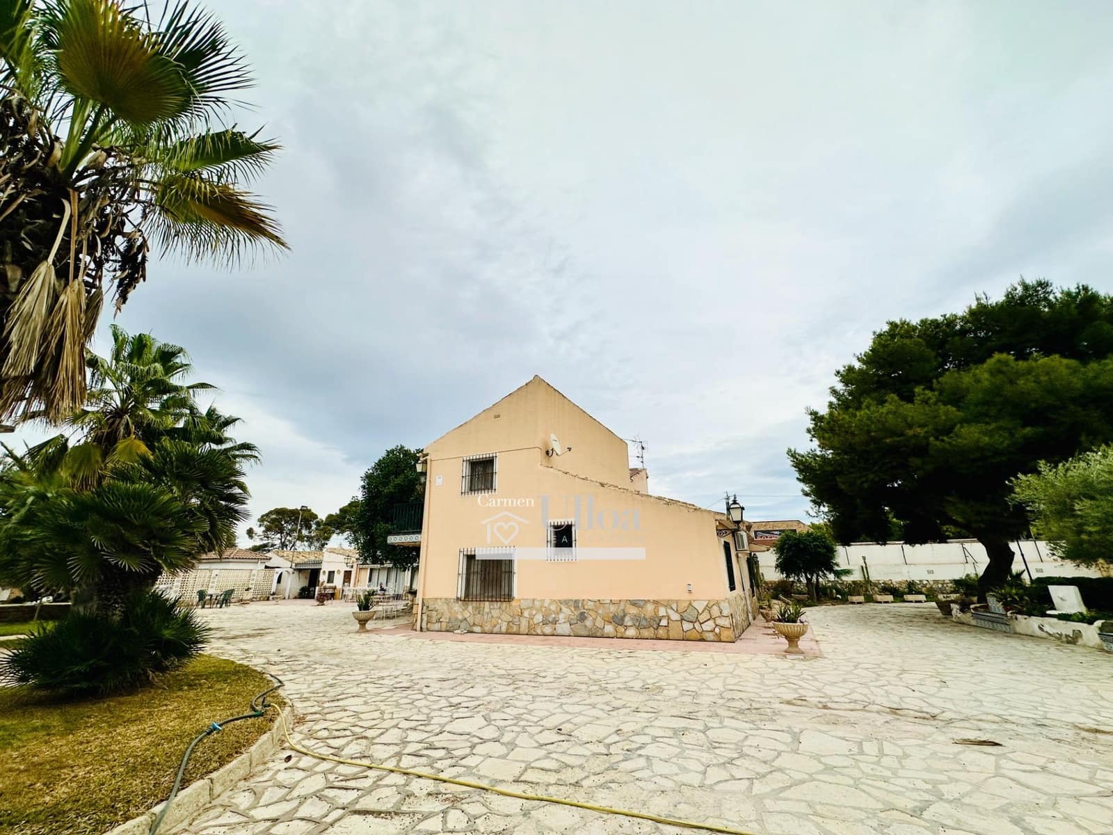 8 makuuhuone Huvila myytävänä paikassa San Vicente / Sant Vicent del Raspeig mukana uima-altaan 
autotalli - 1 100 000 € (Ref: 8109973)