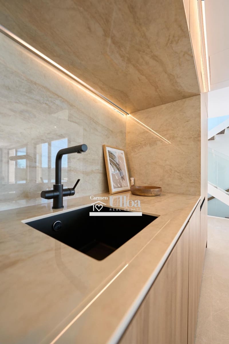 Chalet de 3 habitaciones en Alfaz del Pi / L'Alfàs del Pi en venta con piscina - 790.000 € (Ref: 8534091)