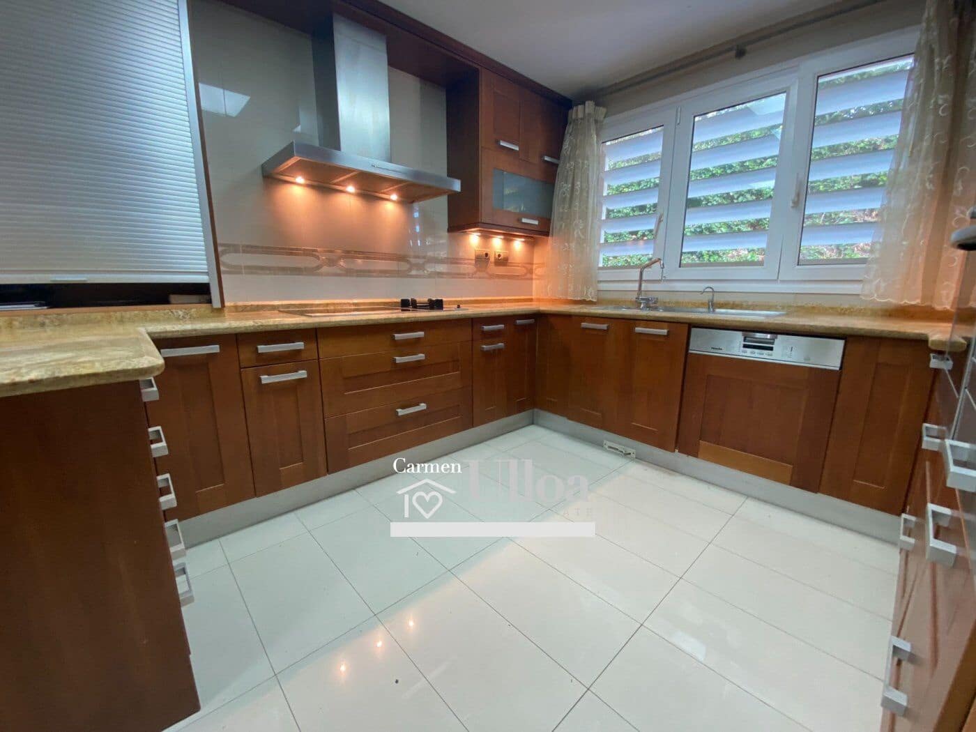 7 bedroom Terraced Villa for sale in Playa de San Juan with pool garage - € 1,145,000 (Ref: 8813030)