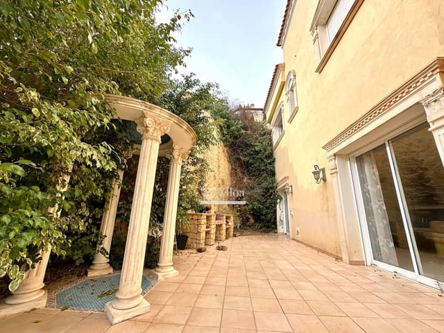 6 sypialnia Willa na sprzedaż w Coveta Fuma, El Campello z basenem garażem - 950 000 € (Ref: 8851698)