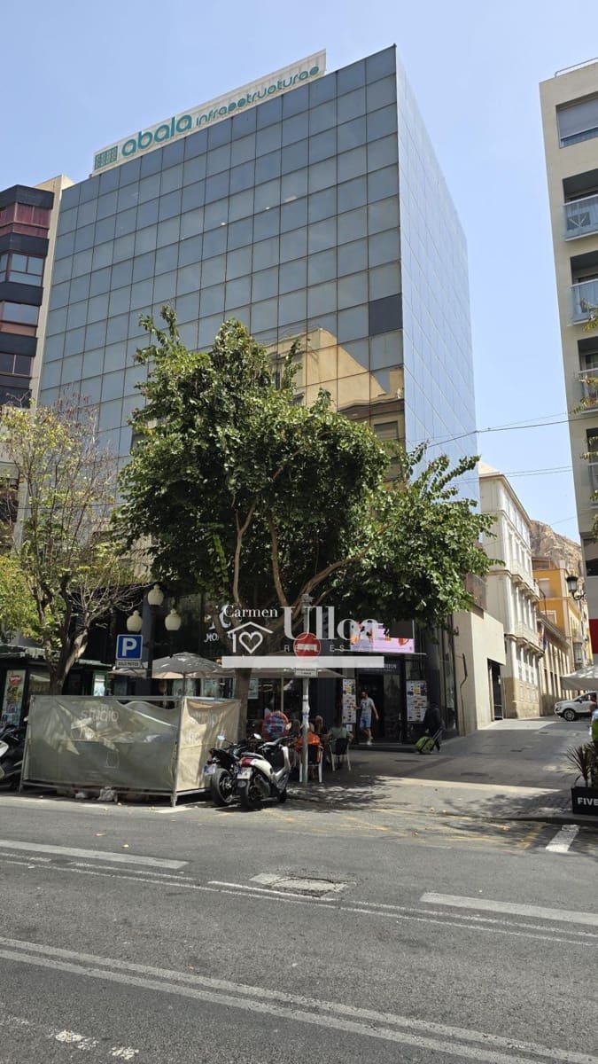 Garage te koop in Alicante stad - € 55.000 (Ref: 8893257)