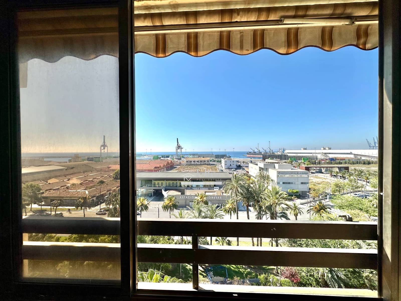 4 bedroom Flat for sale in Alicante / Alacant city - € 670,000 (Ref: 8946759)