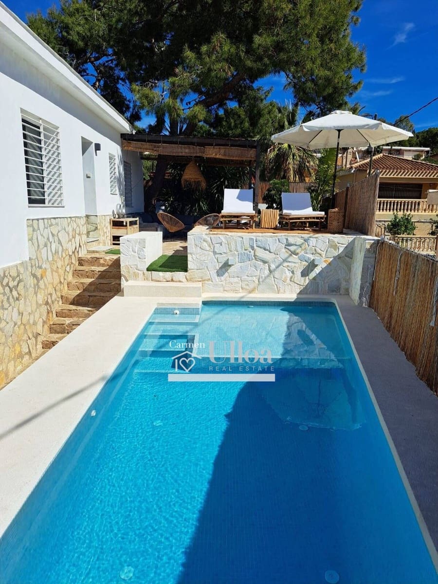 2 bedroom Villa for sale in Alicante / Alacant city with pool garage - € 624,000 (Ref: 8970586)