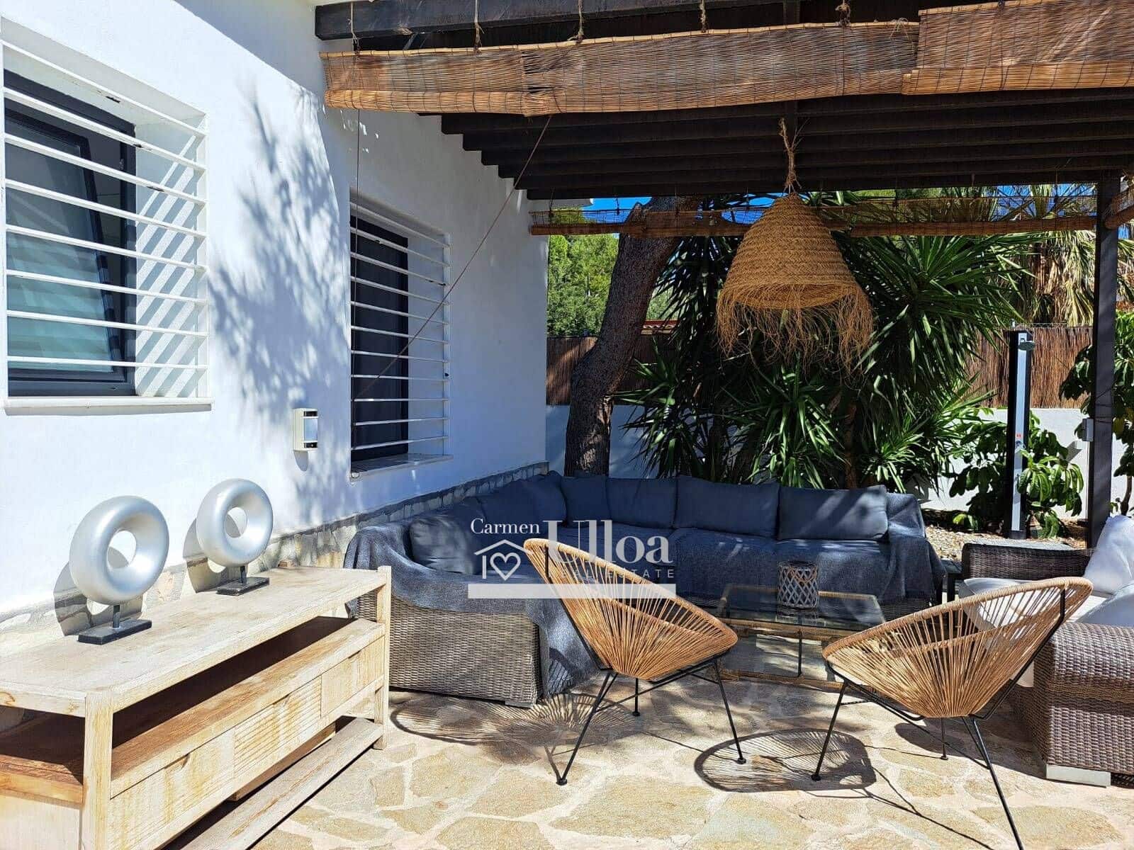 2 bedroom Villa for sale in Alicante / Alacant city with pool garage - € 624,000 (Ref: 8970586)