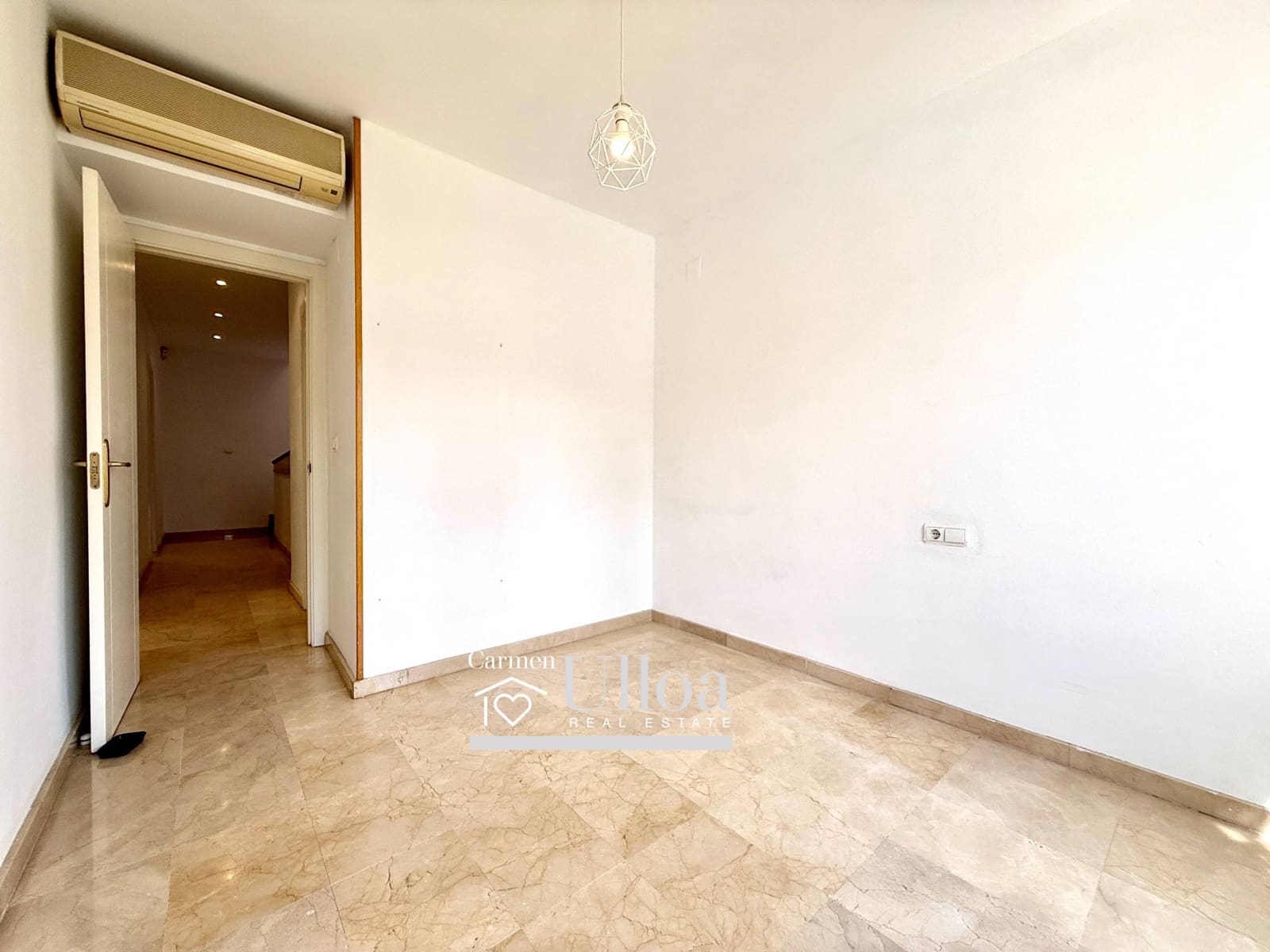 4 slaapkamer Rijtjeshuis te koop in Alicante stad met zwembad garage - € 680.000 (Ref: 9266518)
