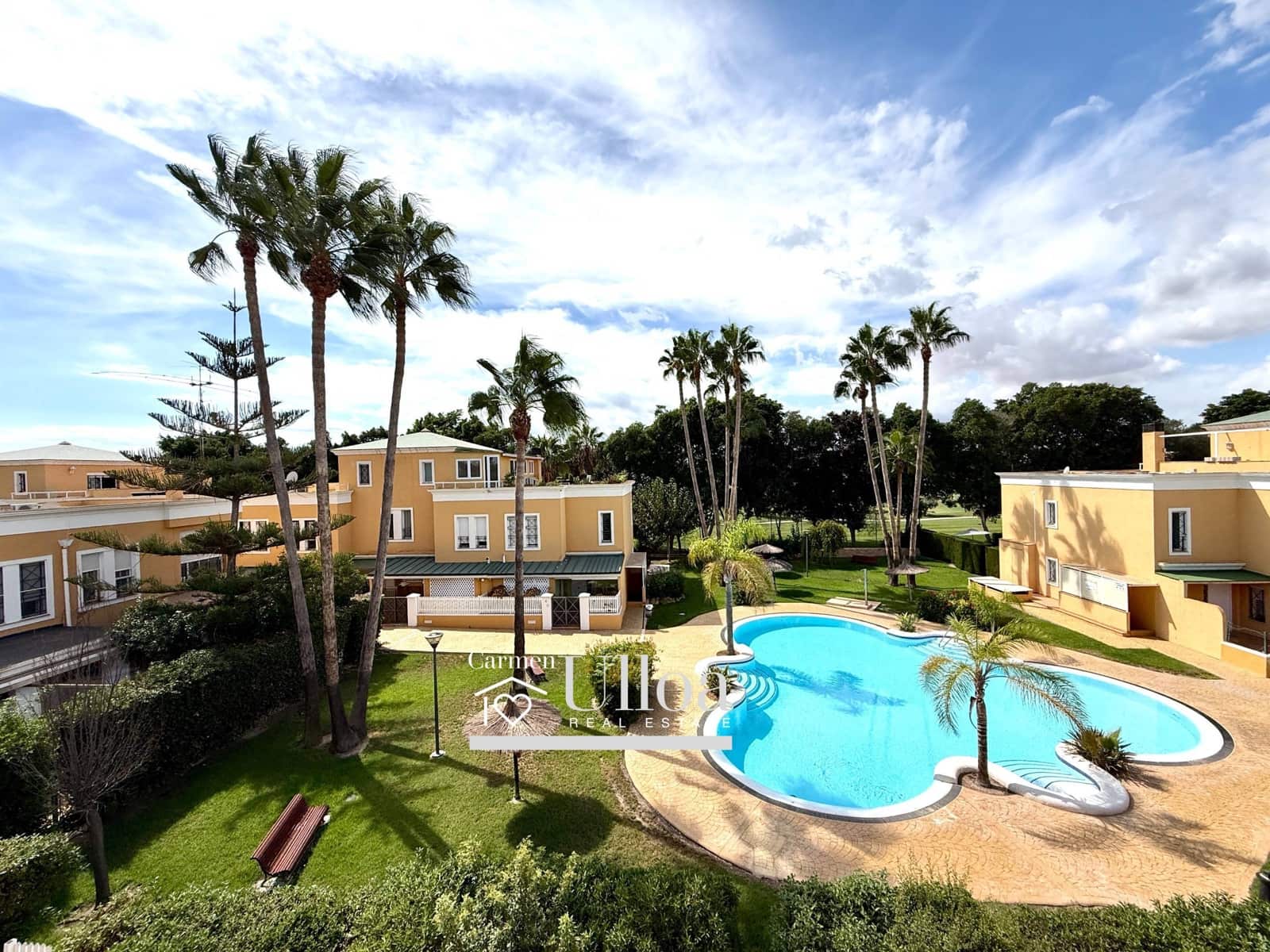 4 slaapkamer Rijtjeshuis te koop in Alicante stad met zwembad garage - € 680.000 (Ref: 9266518)