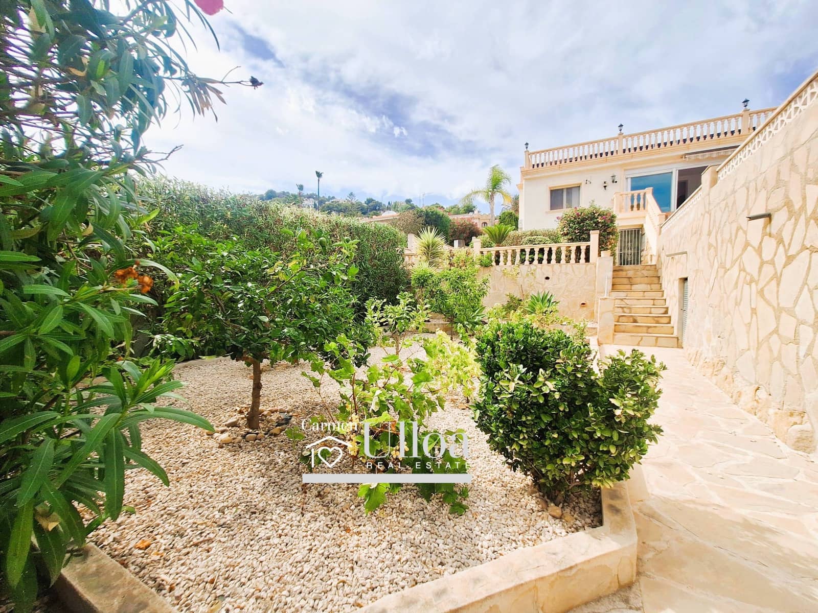4 bedroom Villa for sale in Moraira with garage - € 750,000 (Ref: 9356096)