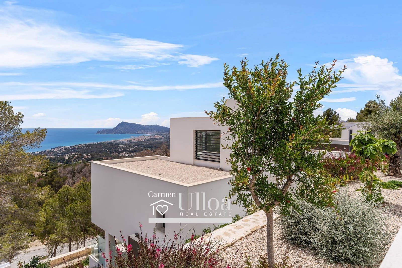 4 bedroom Villa for sale in Altea with pool garage - € 2,135,000 (Ref: 9356097)