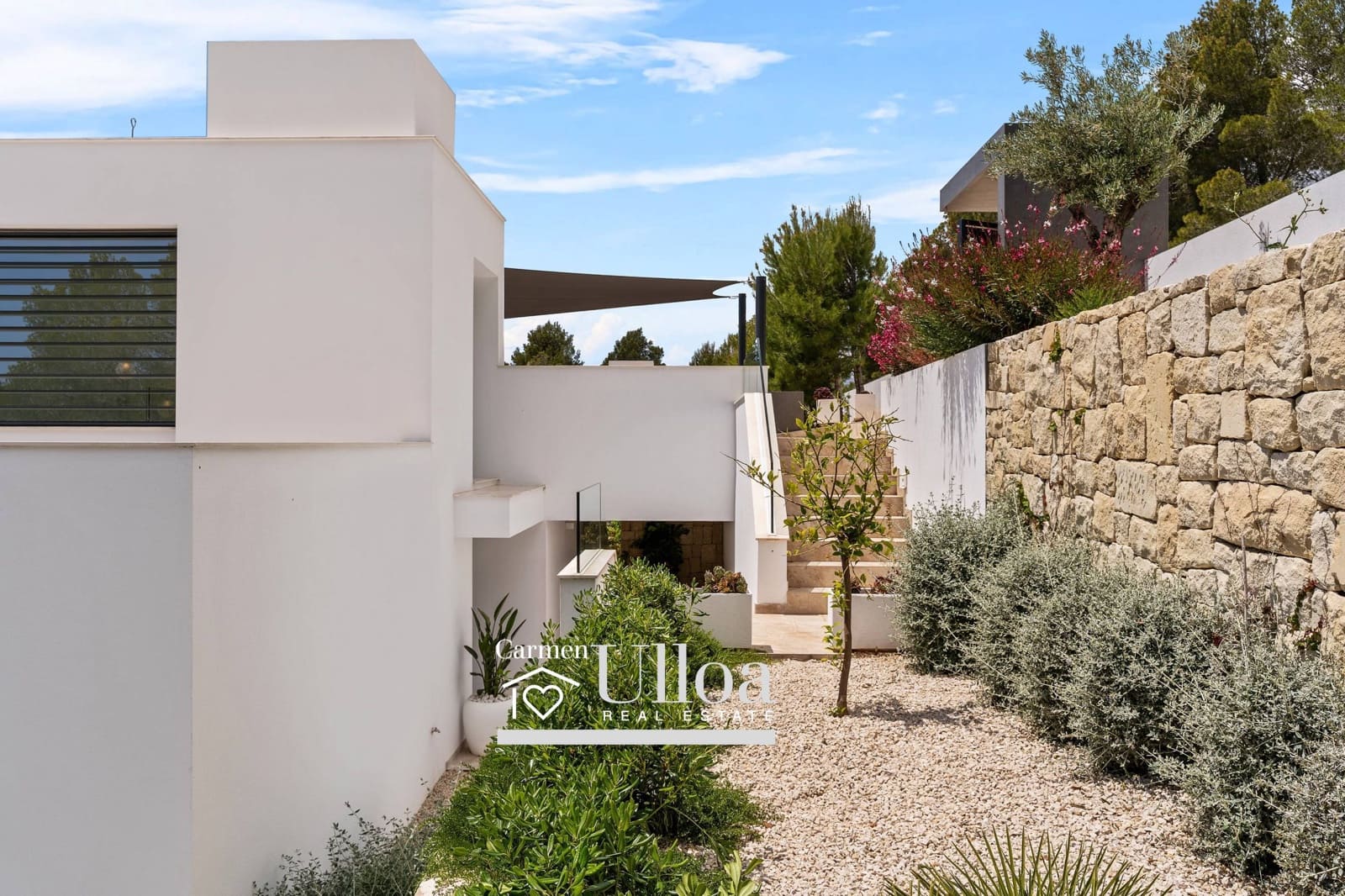4 bedroom Villa for sale in Altea with pool garage - € 2,135,000 (Ref: 9356097)