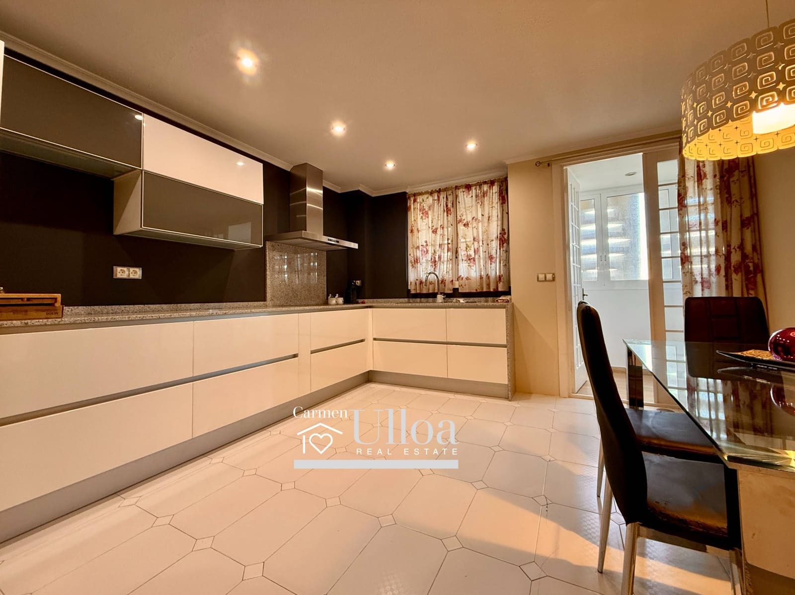 4 bedroom Apartment for sale in Alicante / Alacant city with garage - € 1,500,000 (Ref: 9403572)