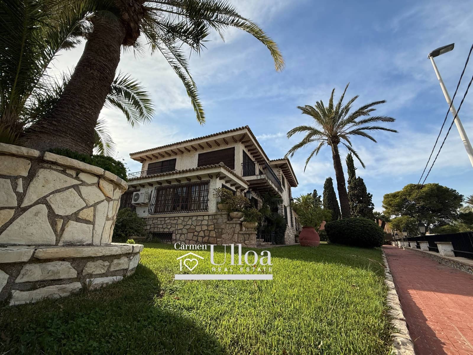 5 soverom Villa til salgs i Alicante by med svømmebasseng - € 1 600 000 (Ref: 9449064)