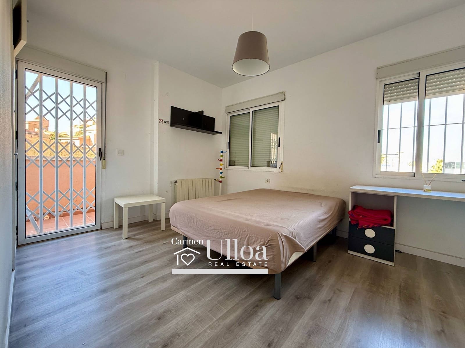 5 chambre Villa/Maison Mitoyenne à vendre à Playa de San Juan avec piscine garage - 785 000 € (Ref: 9450467)