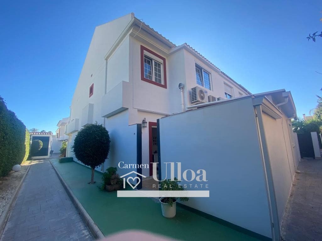 3 bedroom Terraced Villa for rent in Playa de San Juan with pool garage - € 1,950 (Ref: 9481315)