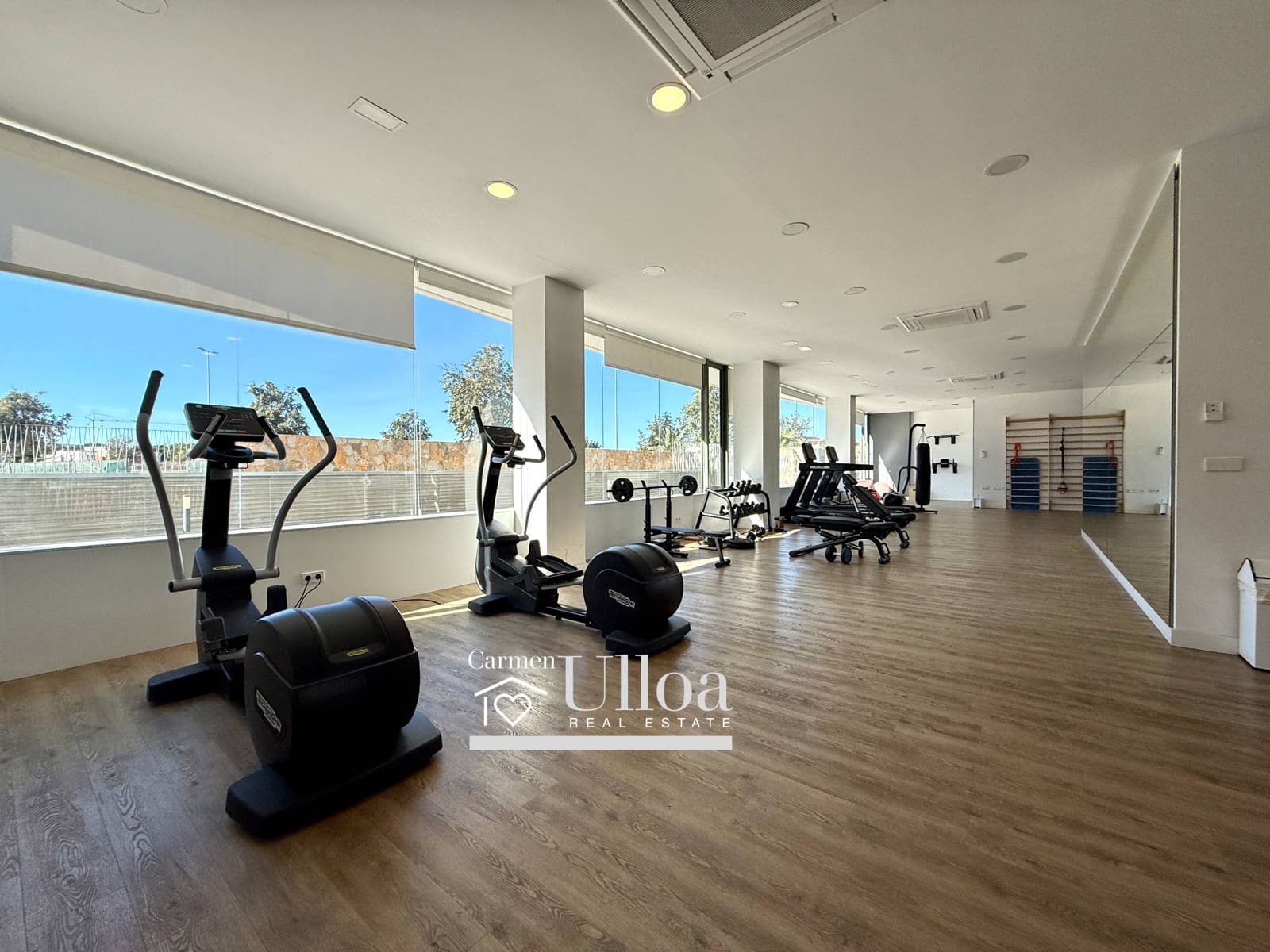 3 bedroom Apartment for sale in Alicante / Alacant city with pool garage - € 699,000 (Ref: 9491637)